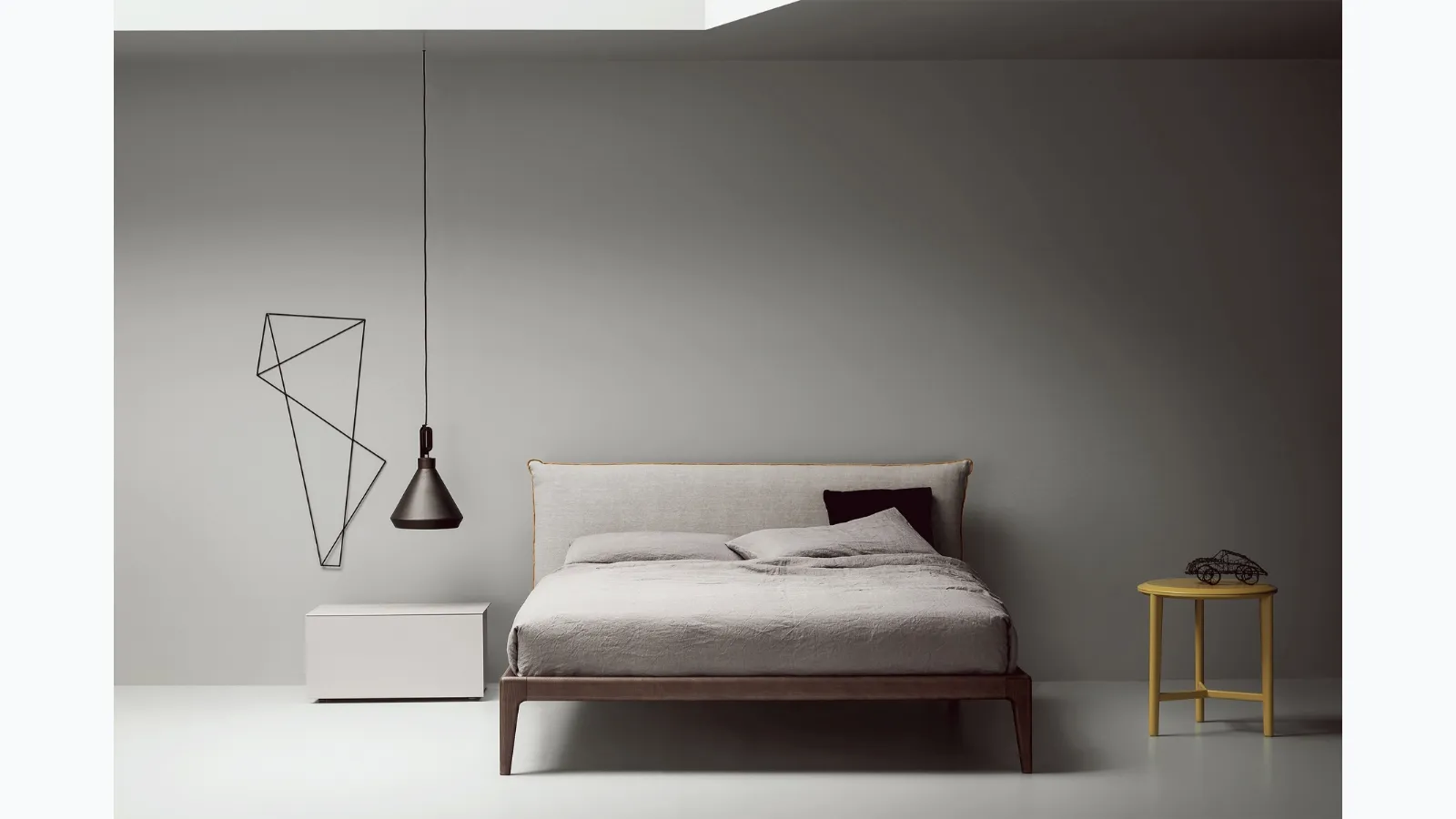Bed with padded Bun headboard by Kristalia