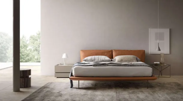 Leather bed Cali with headboard by Presotto