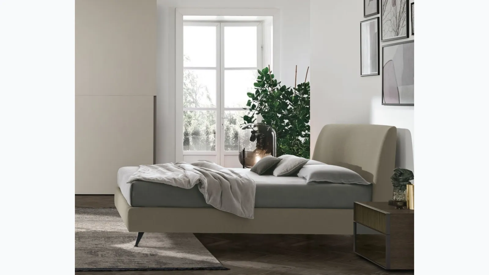 Dalia padded fabric bed by Tomasella