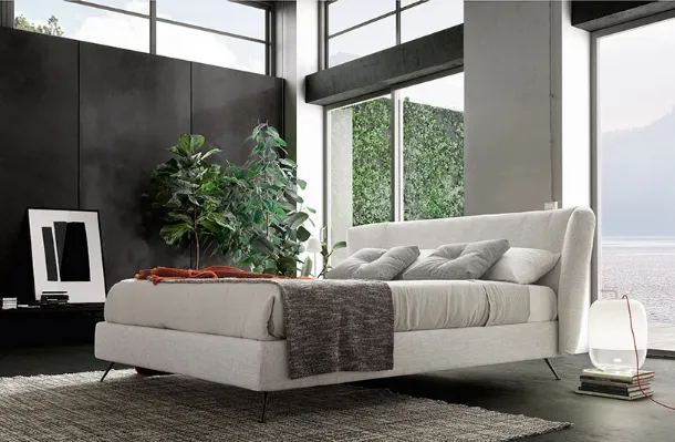 Bed with high headboard and Duke storage box by Valentini