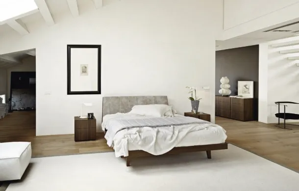 Bed Phoebus 2|0 with leather headboard upholstered by Sangiacomo.