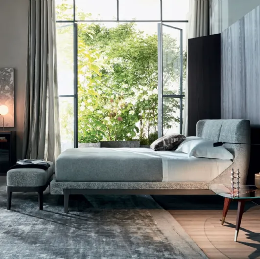 Modern bed with a wraparound upholstered fabric headboard and a wooden structure Fulham by Molteni&C