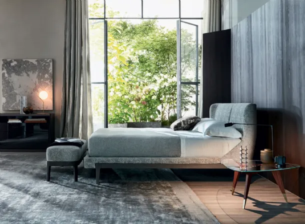 Modern bed with a wraparound upholstered fabric headboard and a wooden structure Fulham by Molteni&C
