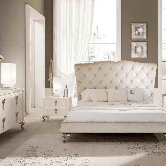Classic George Alto bed in upholstered and quilted fabric by Cantori.