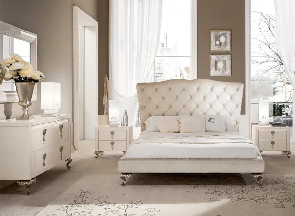 Classic George Alto bed in upholstered and quilted fabric by Cantori.