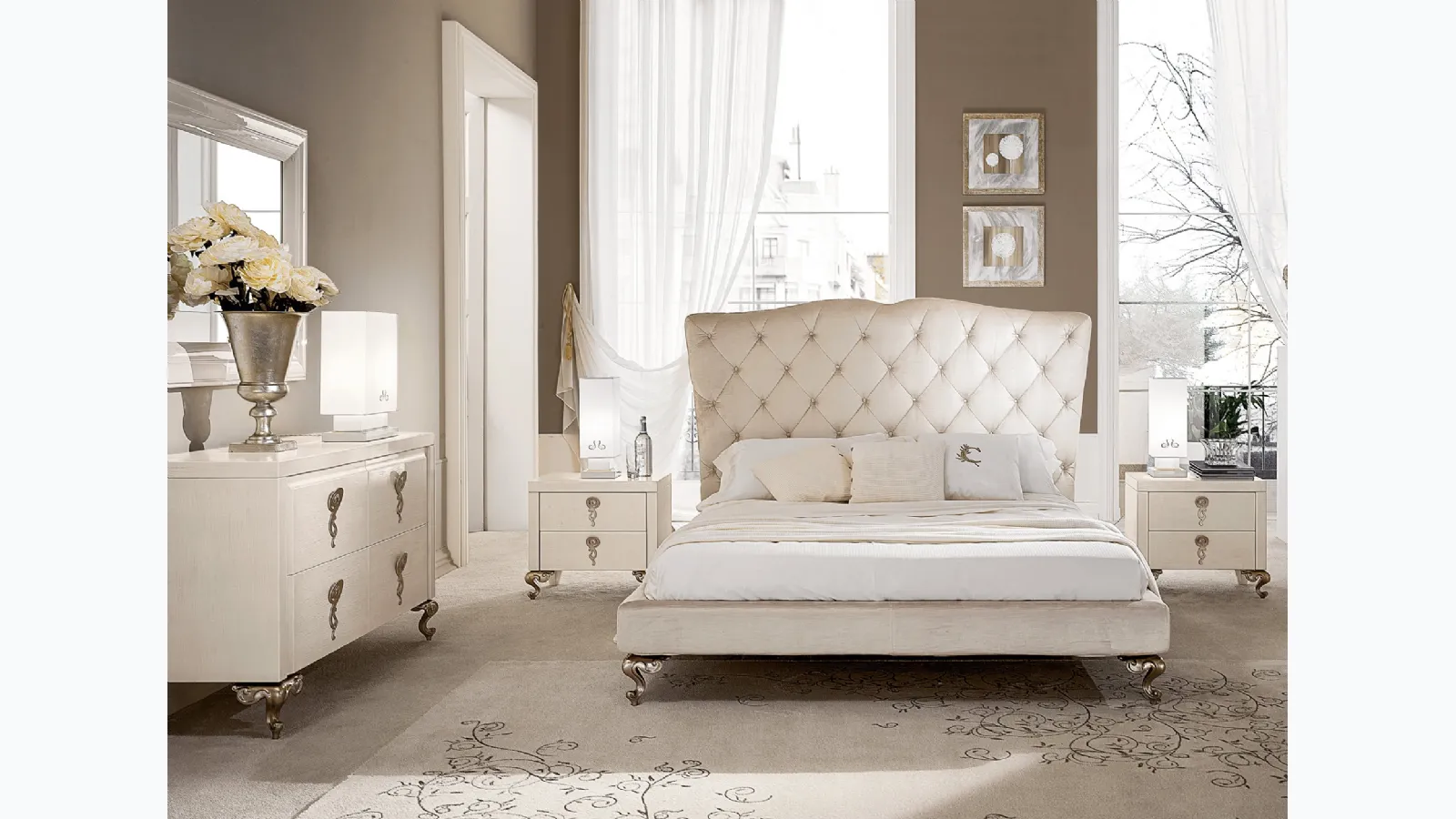 Classic George Alto bed in upholstered and quilted fabric by Cantori.