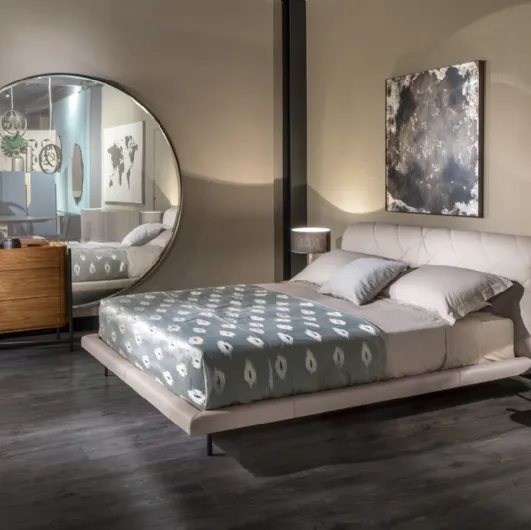 Quilted leather bed Gregory by Cantori.