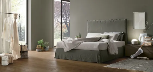 Bed with upholstered Hera headboard in fabric by Tomasella.
