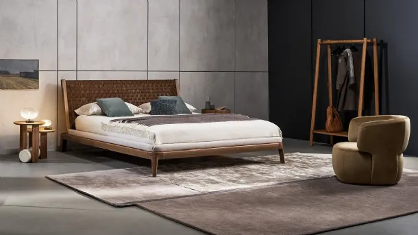 Double wooden bed with woven leather headboard Honeymoon by Bonaldo.