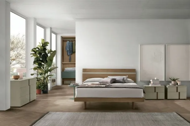 Bed with Joker headboard in textured amber walnut by Tomasella