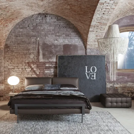 Leonard leather bed by Flexteam