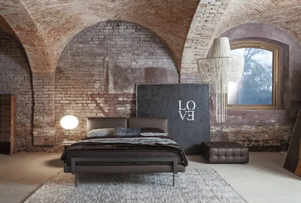 Leonard leather bed by Flexteam