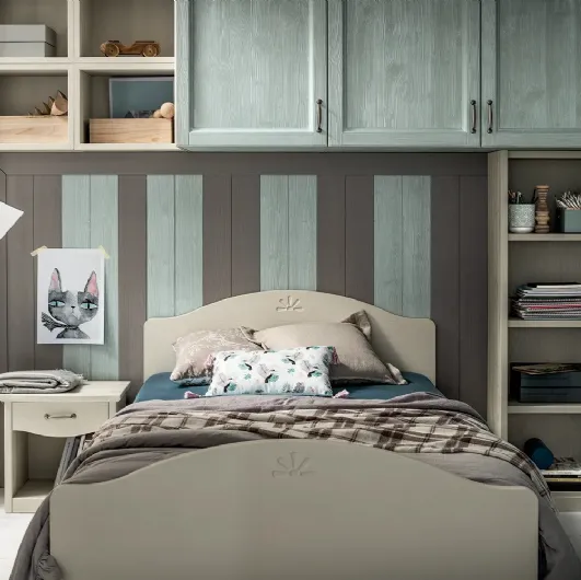 One and a half square wooden bed lacquered in Luna by Callesella.