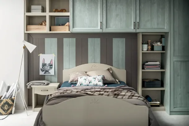 One and a half square wooden bed lacquered in Luna by Callesella.