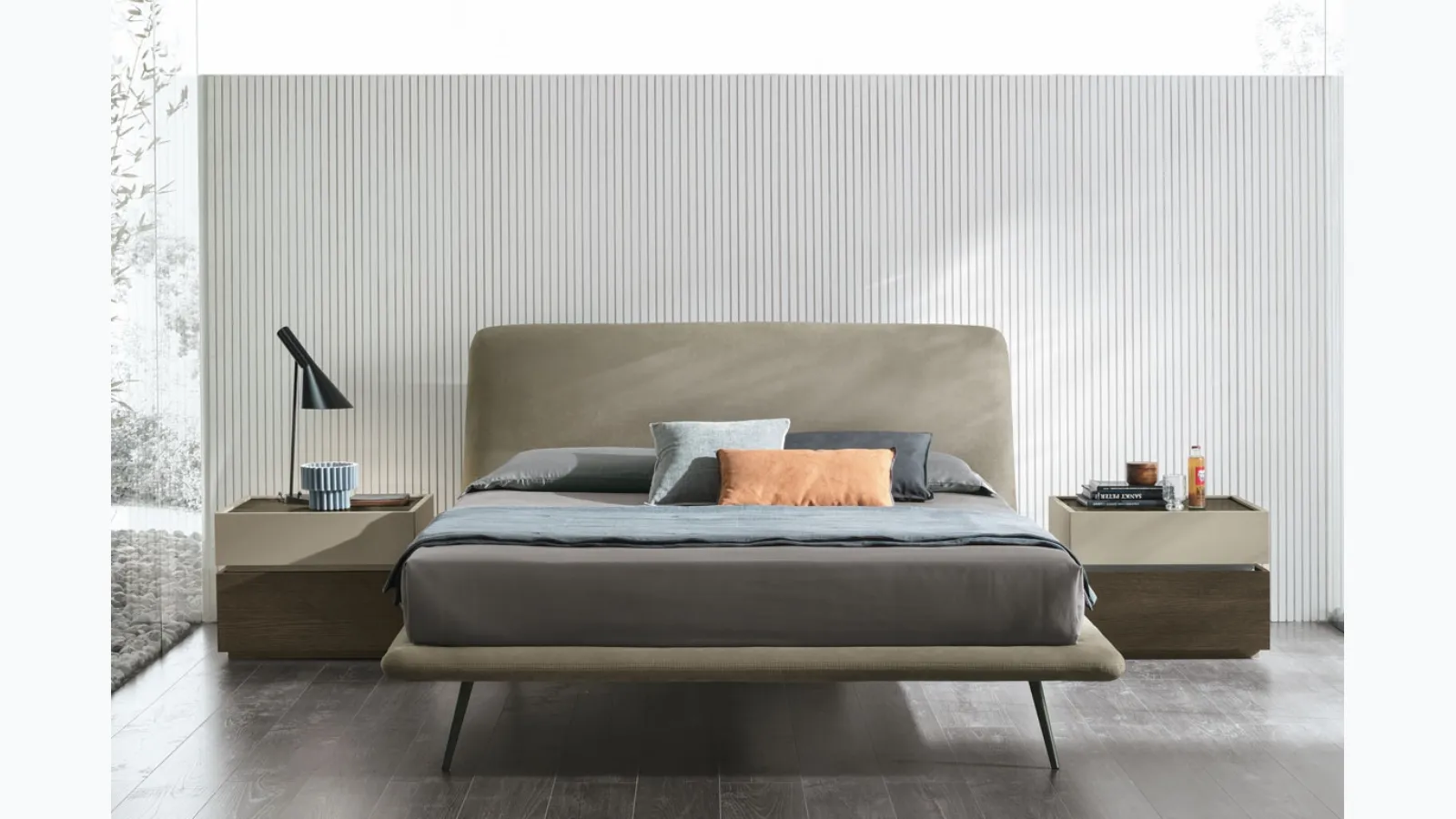 Double bed with headboard Luna by Tomasella