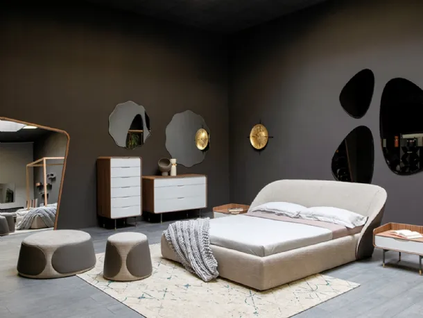 Fabric bed with Mama headboard by Tonin Casa