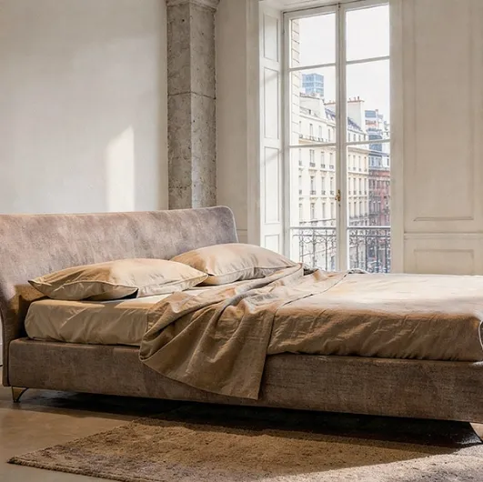Maya Plus bed with padded fabric by Alivar