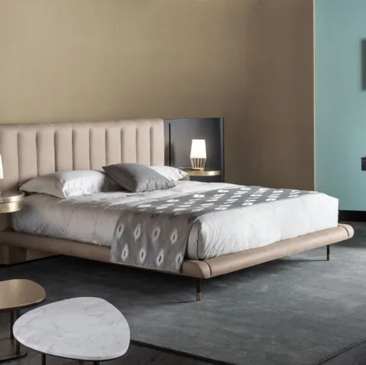 Bed with wooden headboard and Mirage leather by Cantori