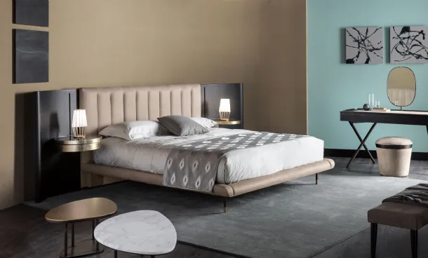 Bed with wooden headboard and Mirage leather by Cantori