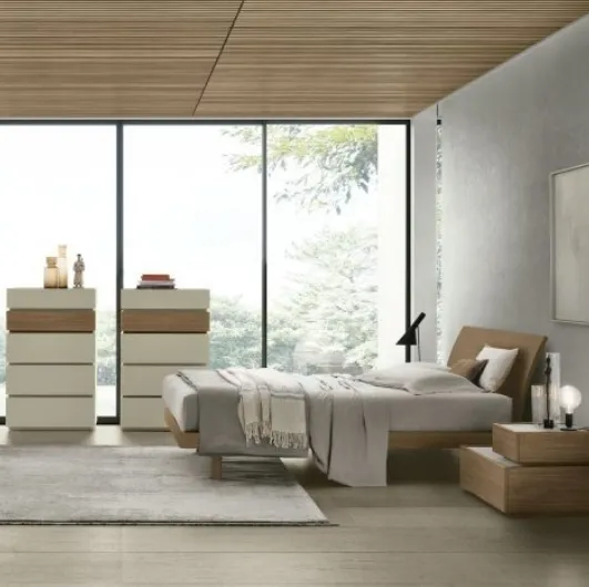 Bed in textured walnut amber with Narciso headboard by Tomasella.