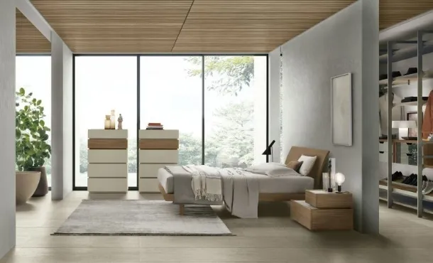 Bed in textured walnut amber with Narciso headboard by Tomasella.