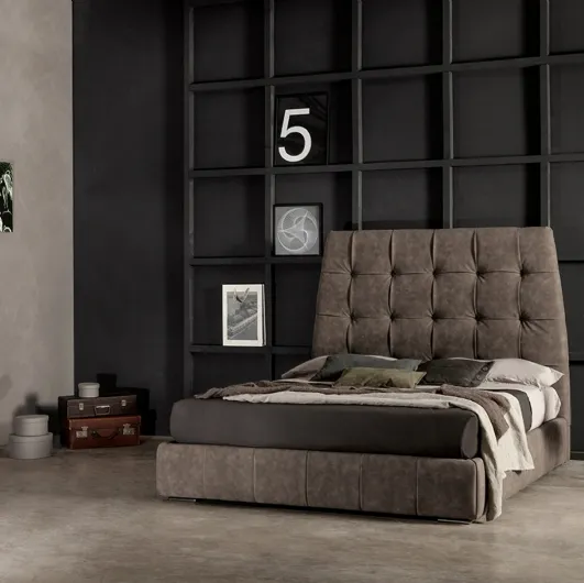 Leather bed with important quilted headboard Pacific by Tonin Casa.
