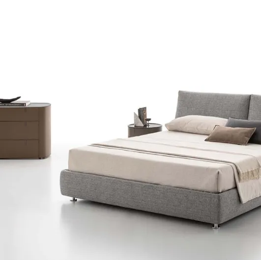 Fabric bed with padded headboard Parsifal by Alivar.