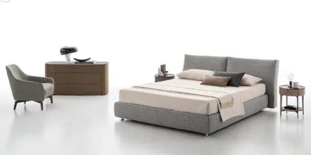 Fabric bed with padded headboard Parsifal by Alivar.