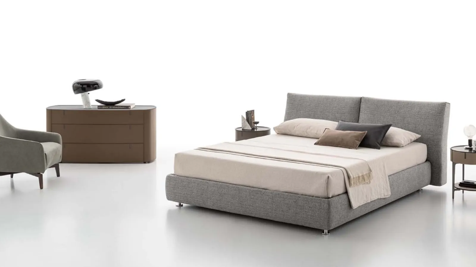 Fabric bed with padded headboard Parsifal by Alivar.