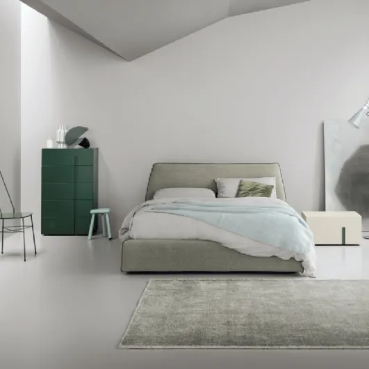 Padded bed Pearl by Kristalia