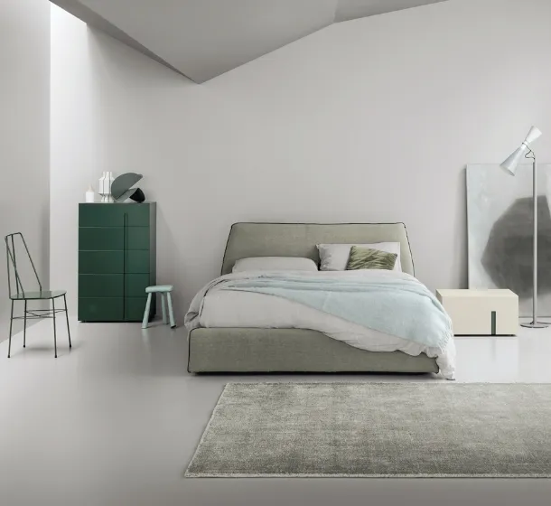 Padded bed Pearl by Kristalia