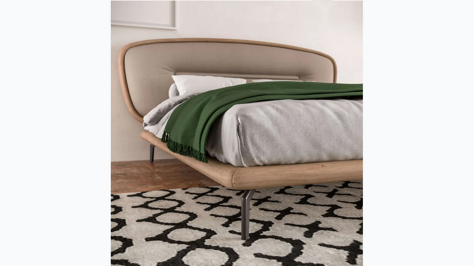 Romance leather bed by Ozzio