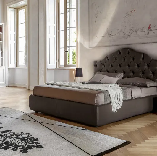 Venetian leather bed by Tonin Casa