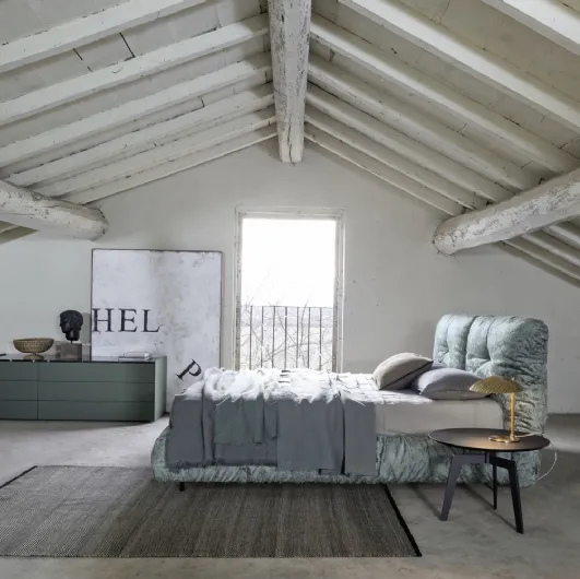 Wave bed with headboard by Flexteam.