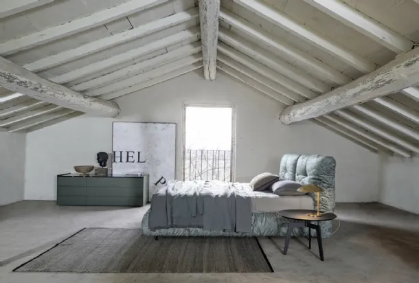 Wave bed with headboard by Flexteam.