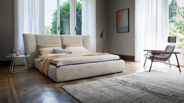 Bed with Youniverse headboard and storage box by Bonaldo.