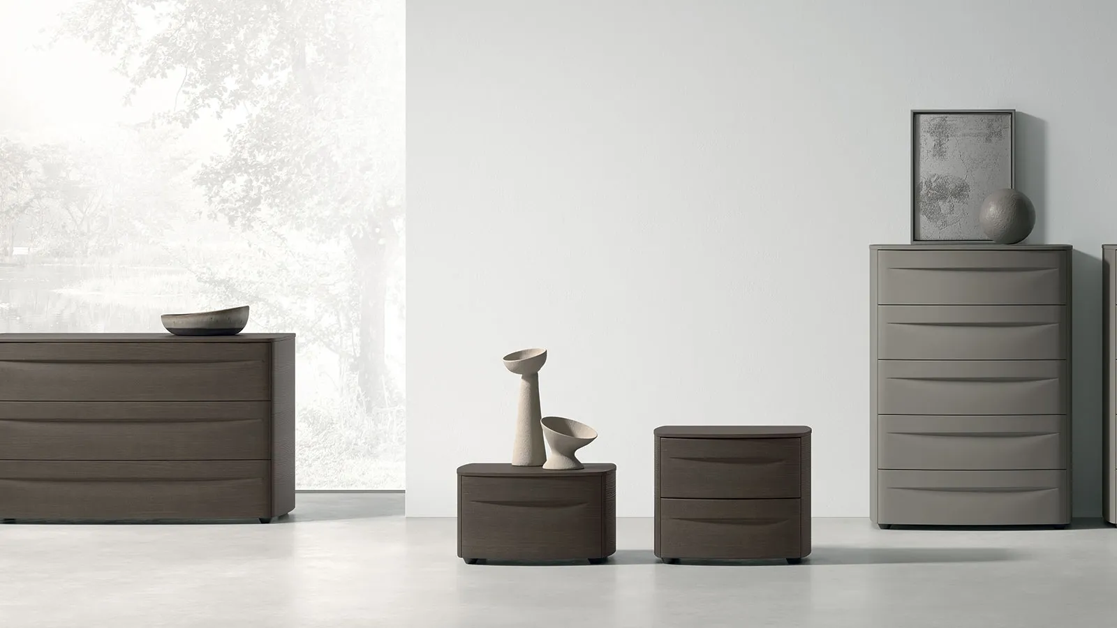 Bogart Night Group in wood or lacquered by Tomasella.