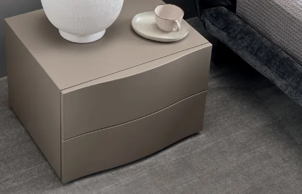 Sinuosa lacquered bedside table by Calligaris
