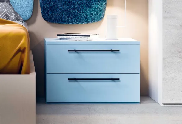 Start bedside table with matte lacquered finish and Clever handles.