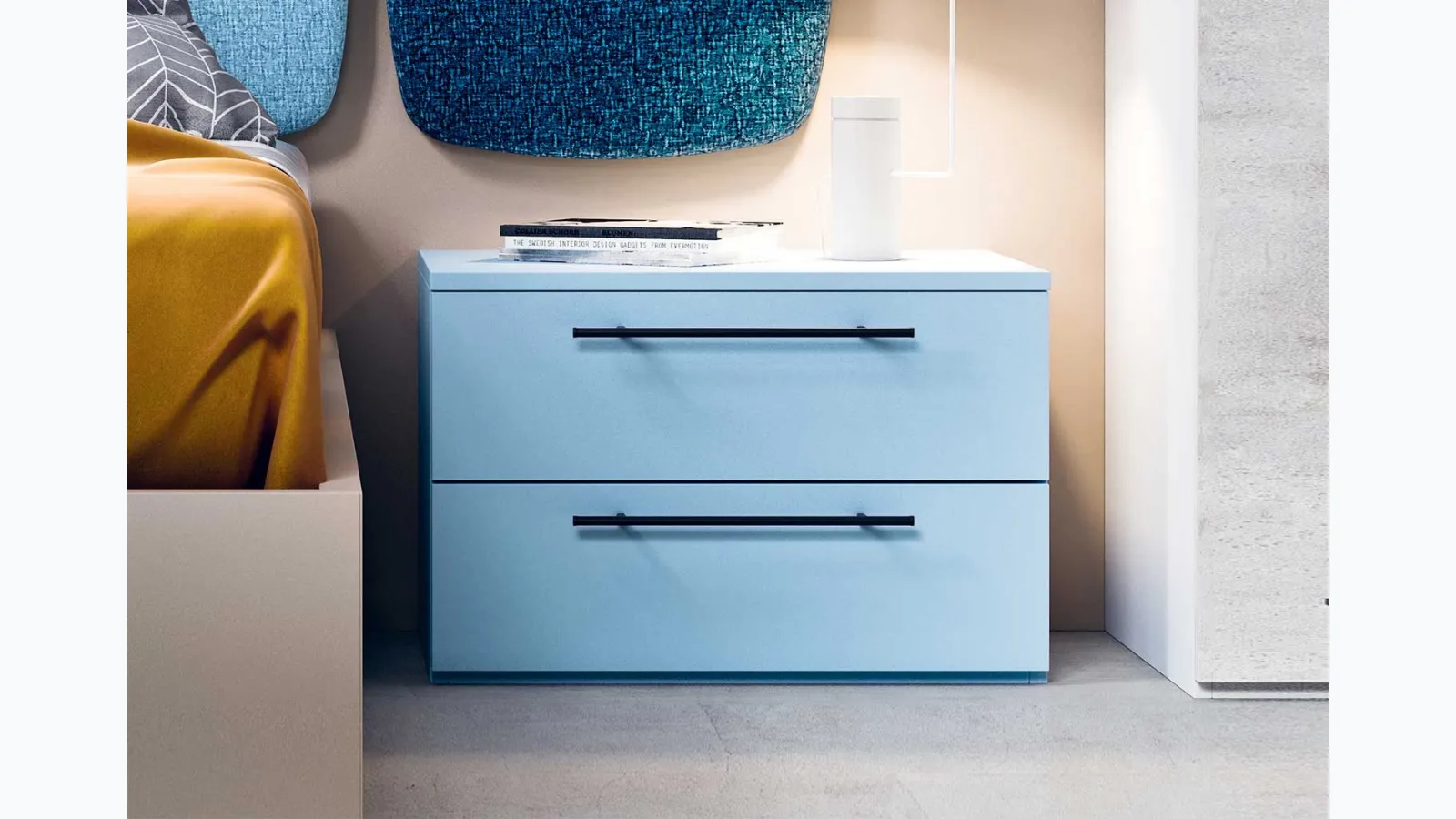 Start bedside table with matte lacquered finish and Clever handles.