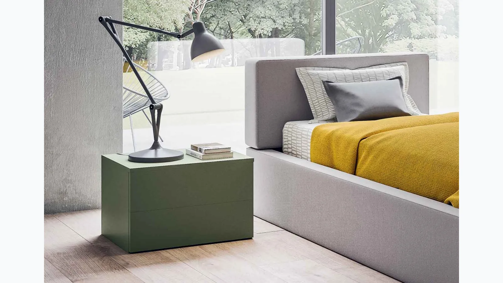 Start bedside table in matt lacquer by Clever.
