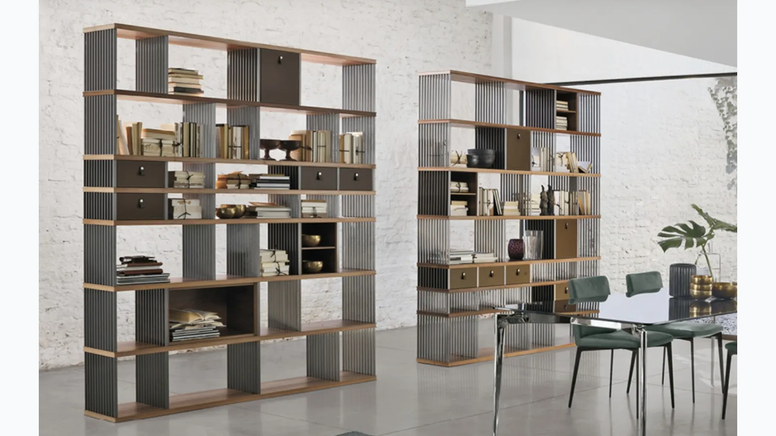 Diesys steel bookcase with shelves in Alivar essence