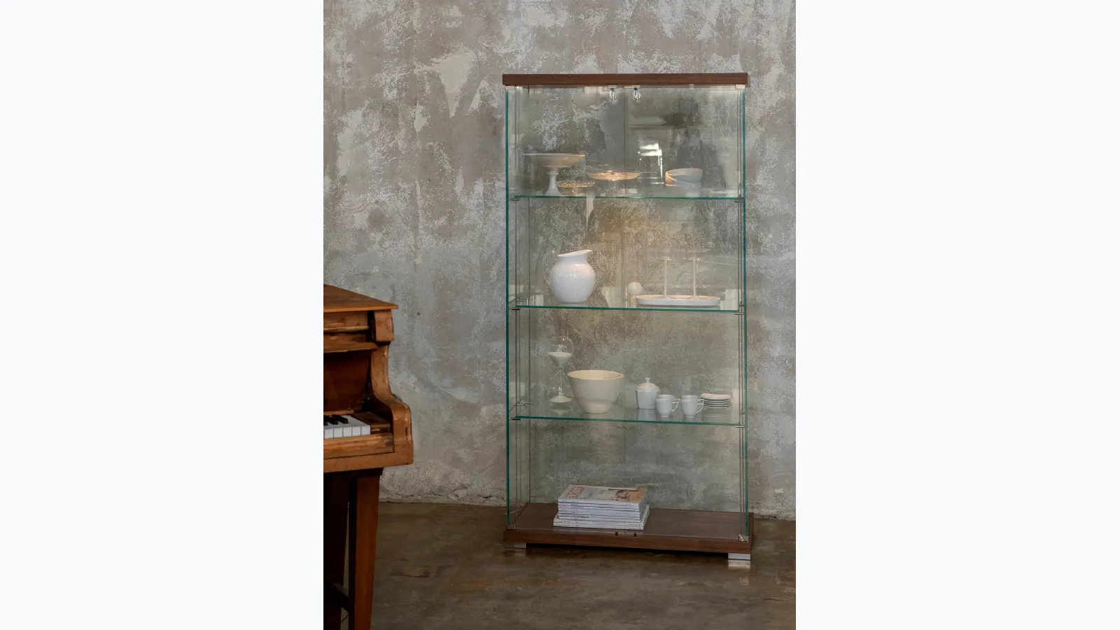 Glass bookcase with wooden top and base Ego Plus by Tonin Casa.