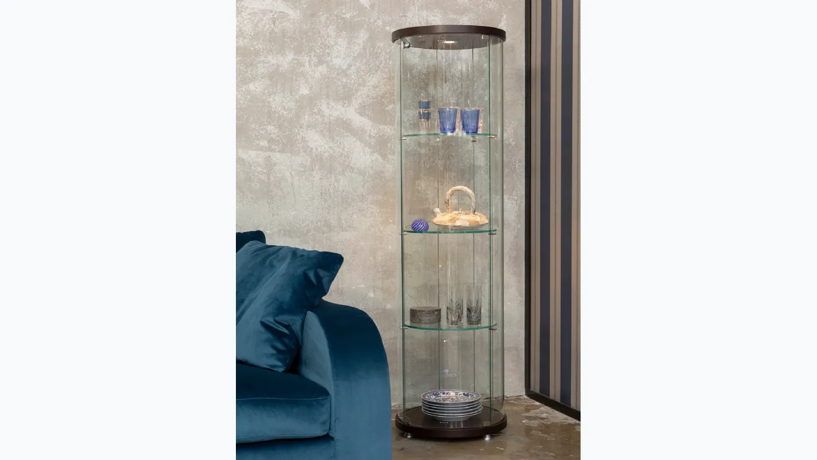 Glass bookcase with wooden top and base Ego Round by Tonin Casa.