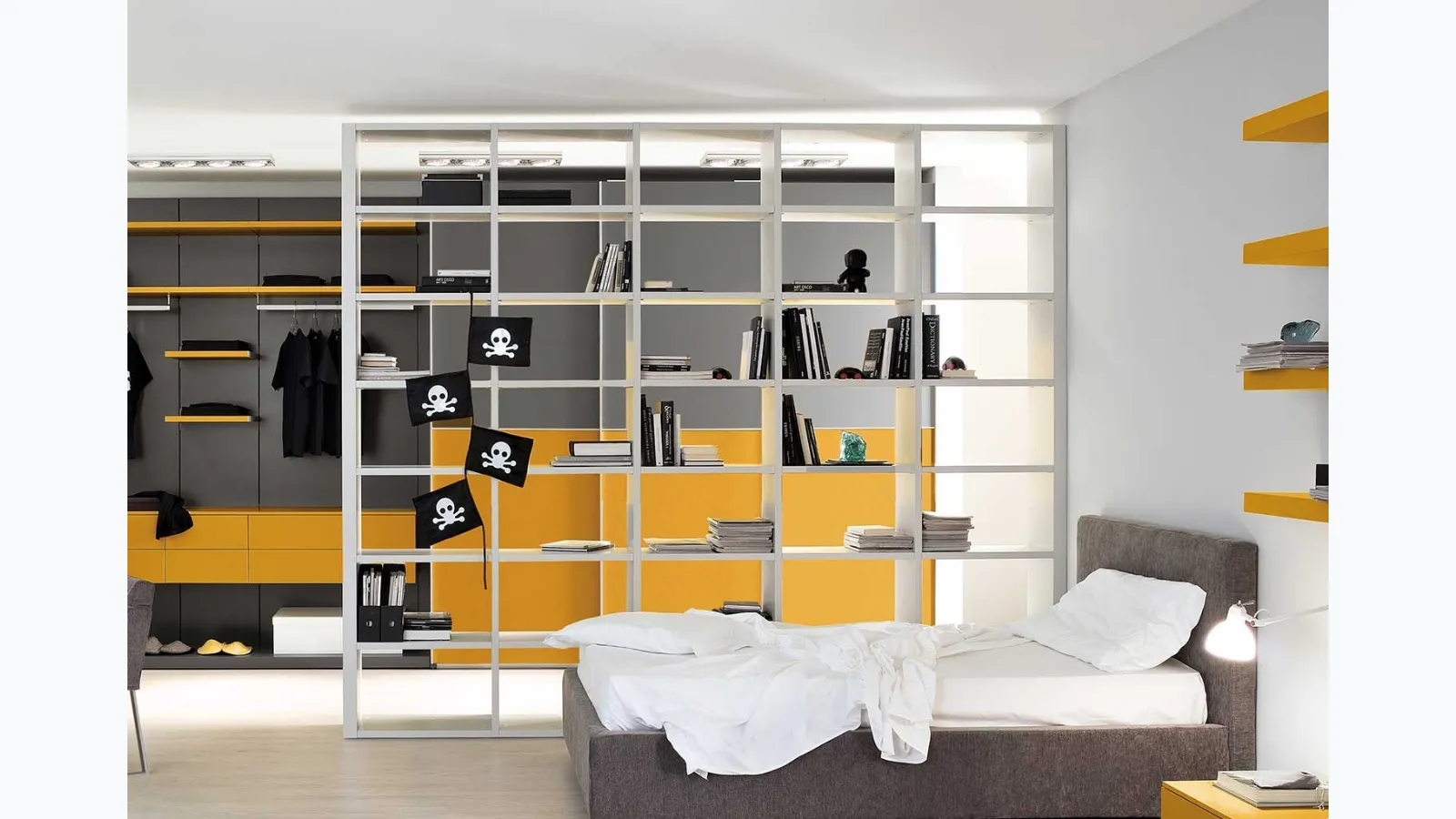 Double-sided Start bookcase in Clever lacquer.