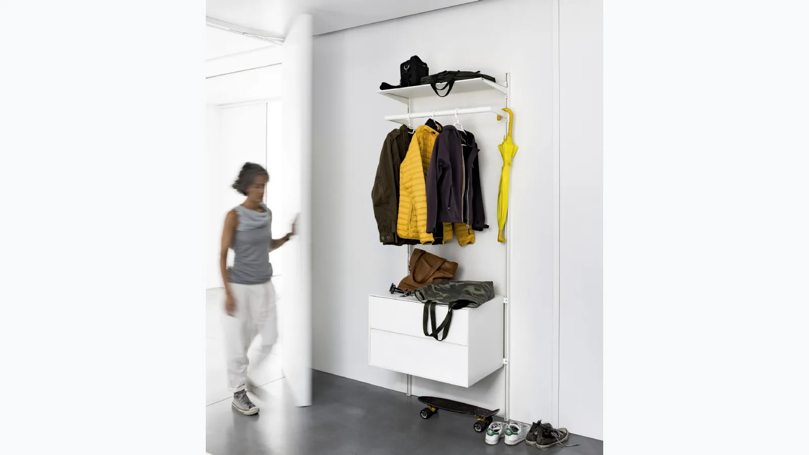 Mobile entrance Dot by Kristalia