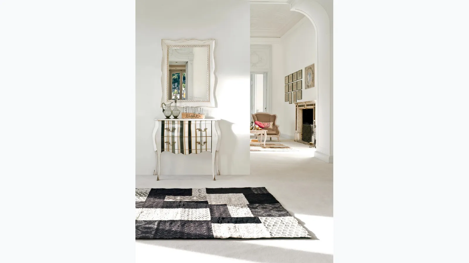Classic Galen entrance mobile by Tonin Casa.