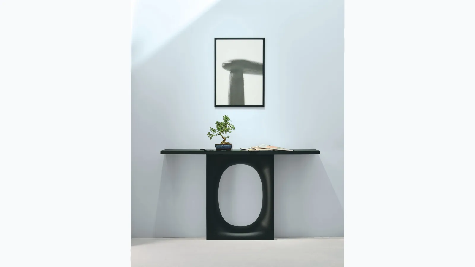 Holo Console Entrance Mobile by Kristalia