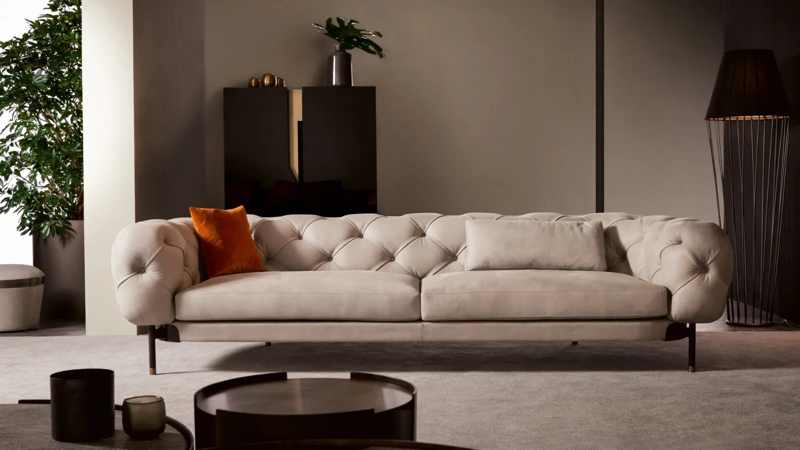 Linear quilted leather sofa Atenae by Cantori.