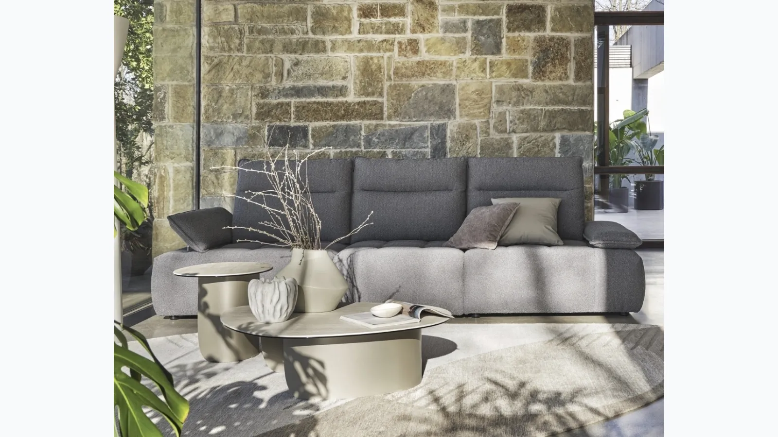 Linear sofa Equipe by Calligaris